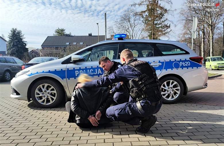 Policjanci narażając własne życie uratowali 28-latkę