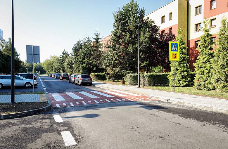 Nowe oświetlone przejście dla pieszych przy szkole w Pszczynie