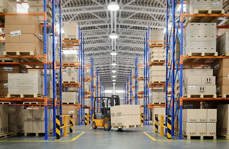 Optymalizacja magazynowa. Jak działają hale wysokiego składowania?