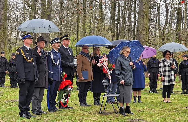 UCZCILI PAMIĘĆ OFIAR KATYNIA I DEPORTACJI NA SYBIR