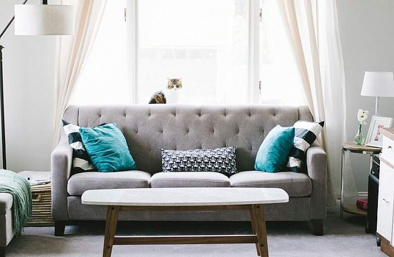 Kanapy narożne czy klasyczne - kwestia stylu, przestrzeni i funkcjonalności