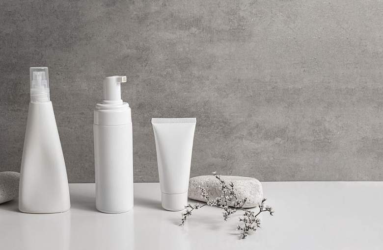 Naturalne kremy do twarzy — dlaczego warto z nich korzystać?