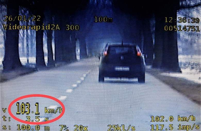 Jechała za szybko. Straciła prawo jazdy i dostała 1500 zł mandatu